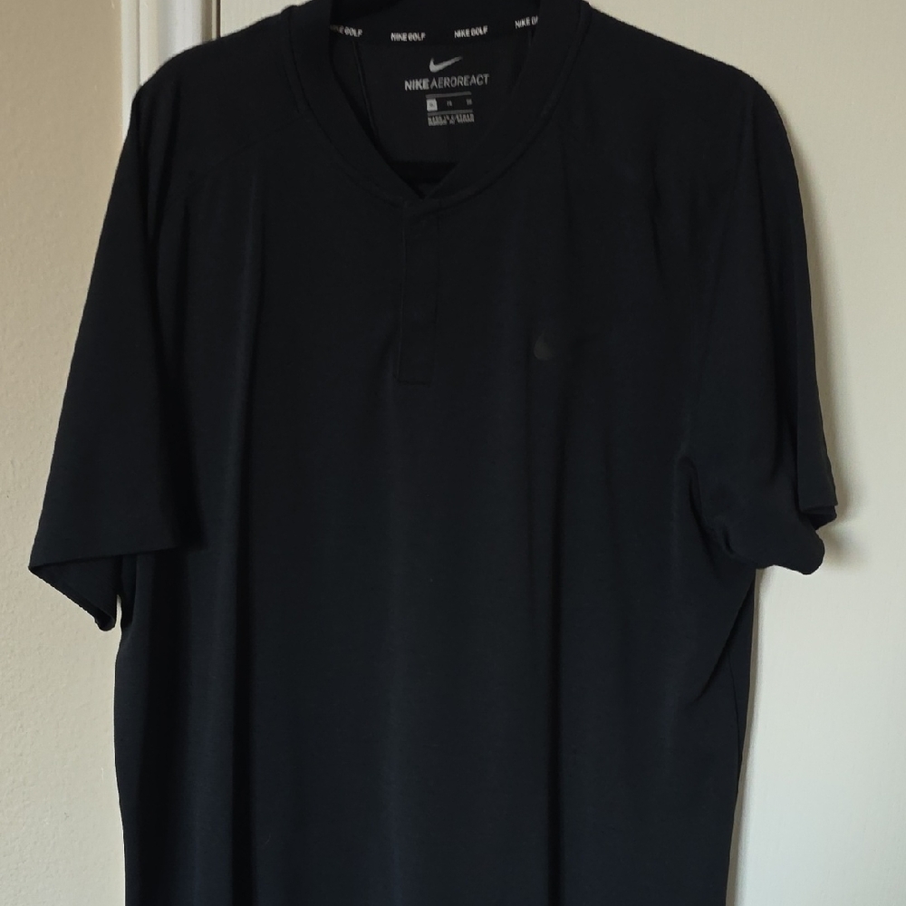 Nike Men's Black Short Sleeve Tee